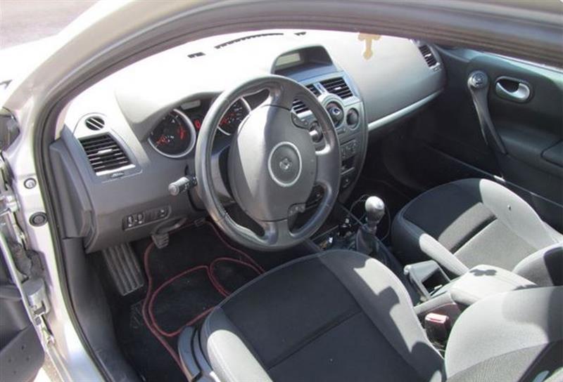 Renault-Megane-A--09