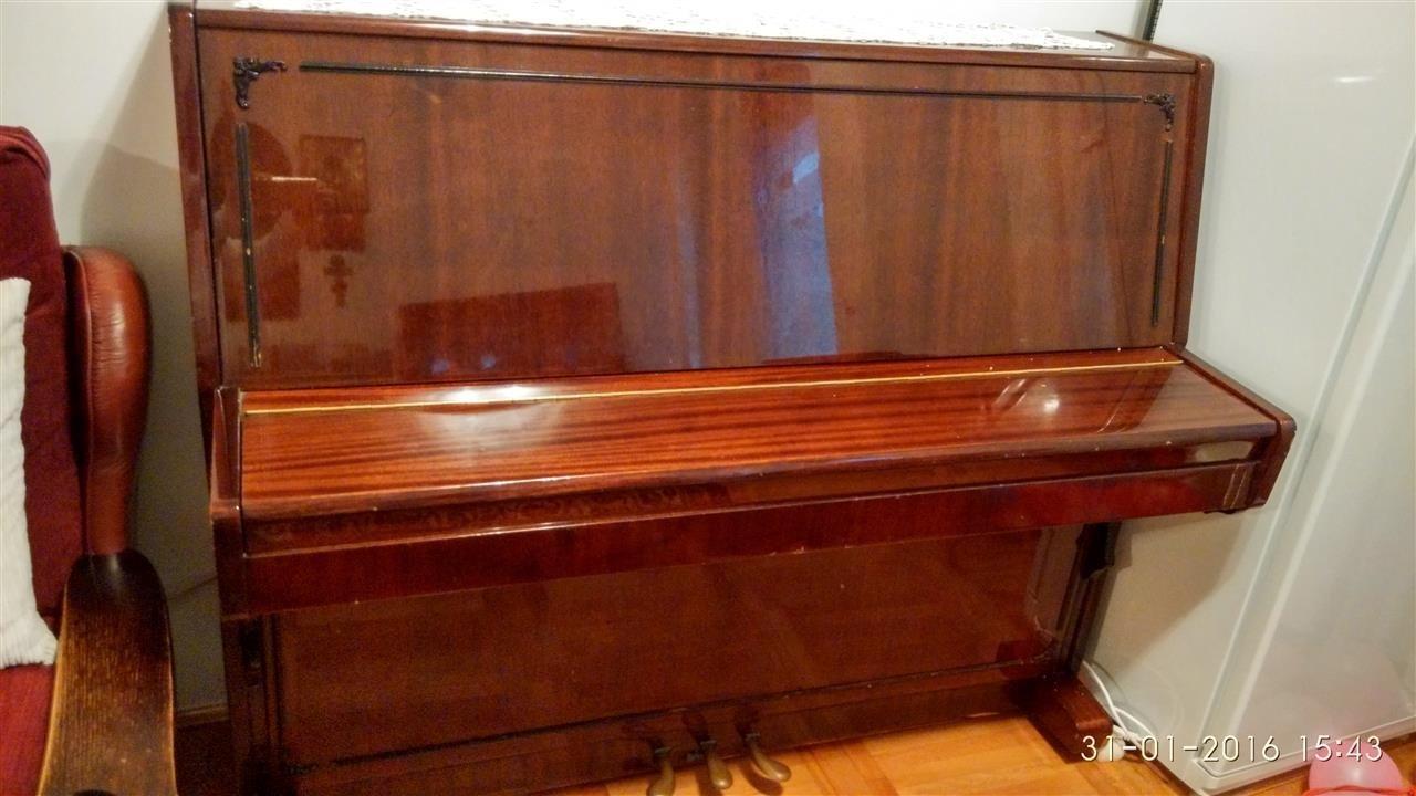 Pianino--Lirika--3-pedale
