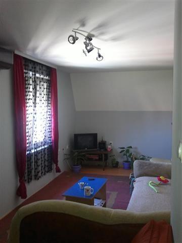 Prodajem-ili-menjam-za-kucu-ili-veci-stan