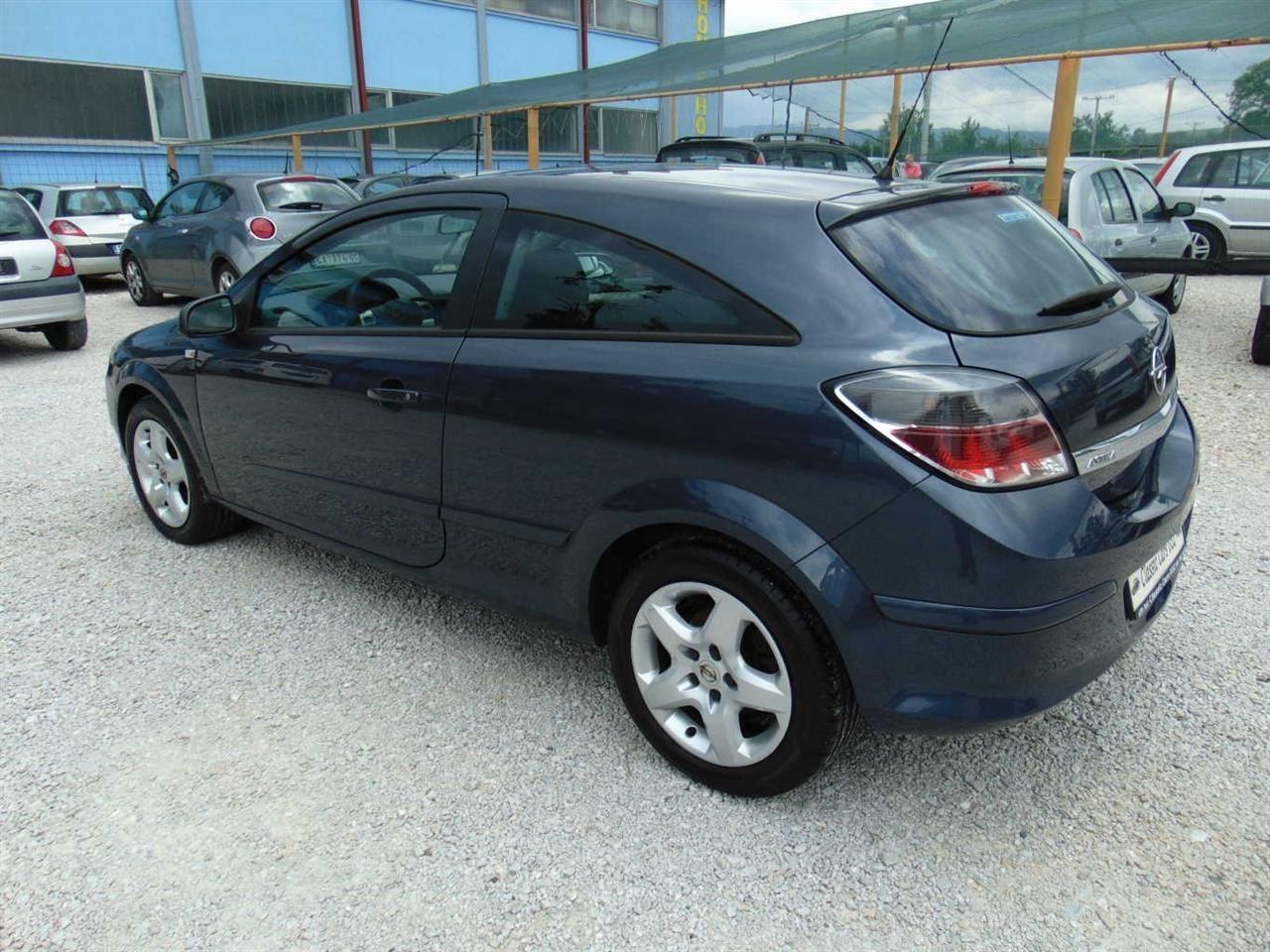 2008-Opel-Astra-GTC-1-6