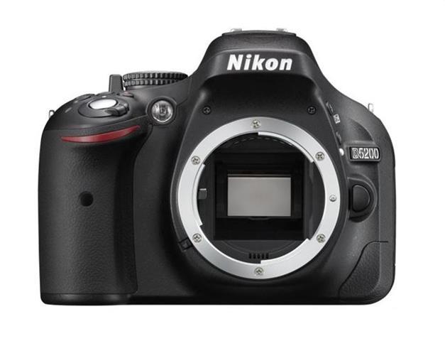 Nikon-D-5200--telo