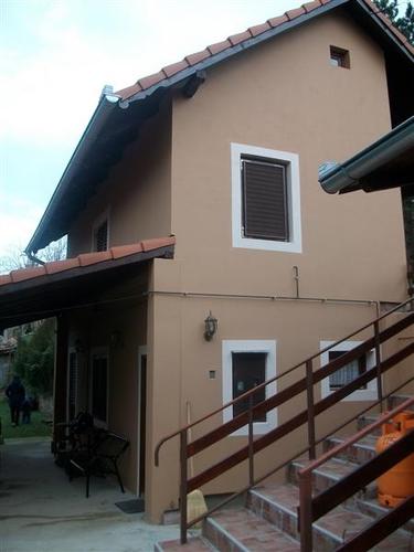 Spratna kuca 100m2, 1305m2 placa 