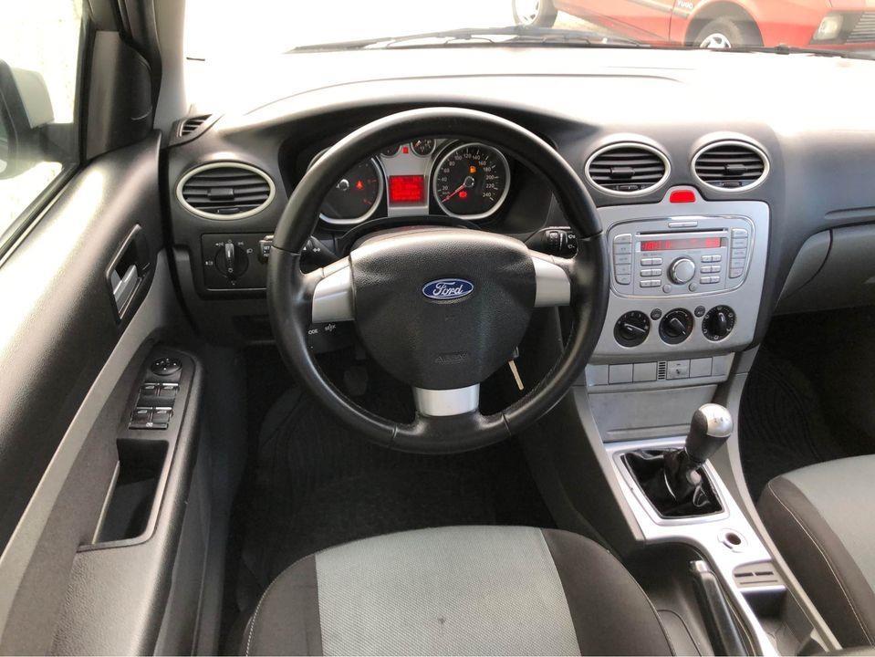 FORD-FOCUS-1-6tdci-2009-TITANIUM