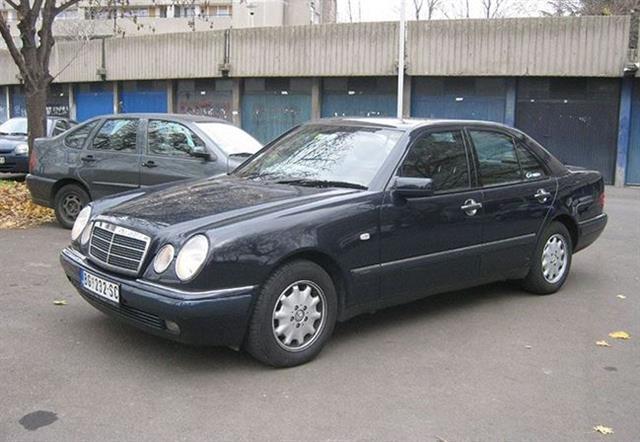 Mercedes-Benz E240 Elegance -98