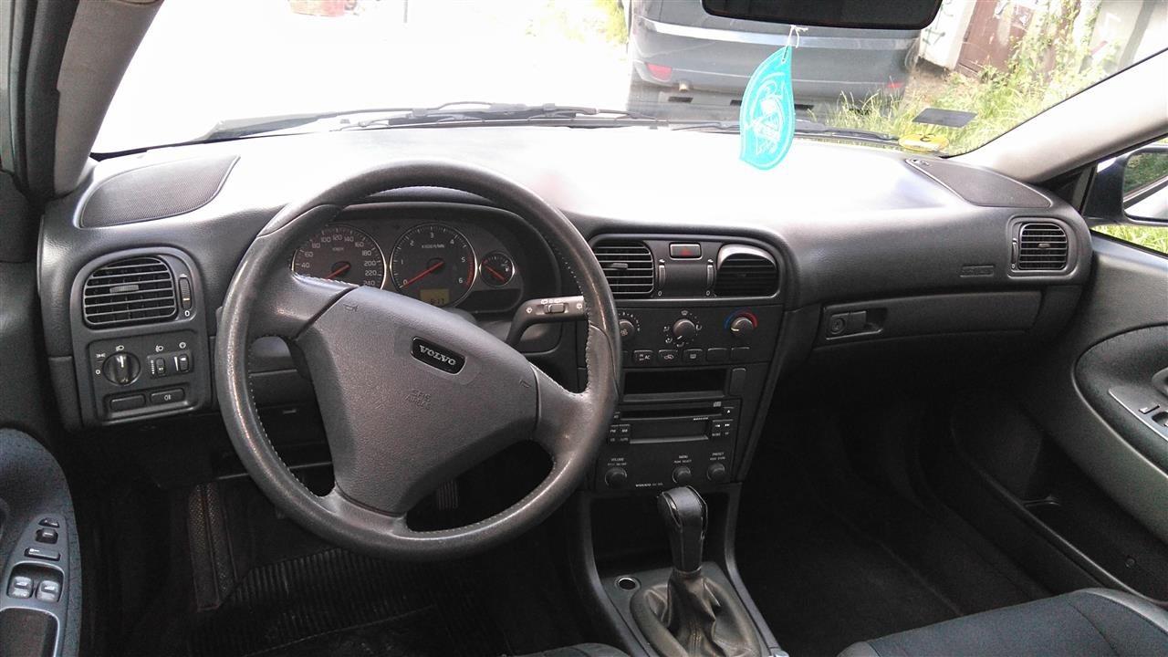 Volvo-V40--03