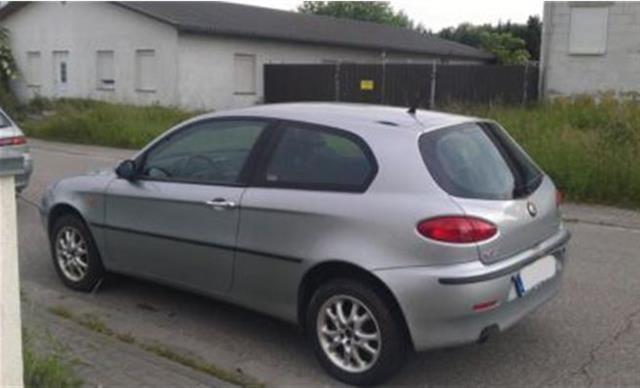 Alfa-Romeo-147-1-6--01
