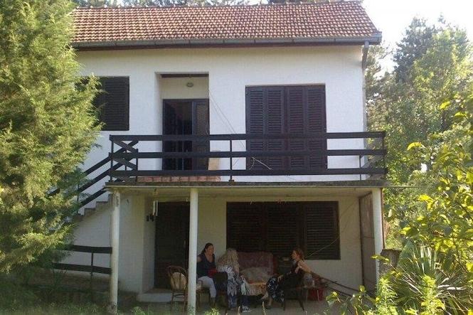 Rajska kuca,Deliblatska pescara,Devojacki bunar