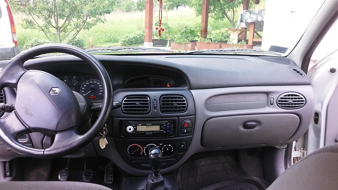 Renault-Megane--01