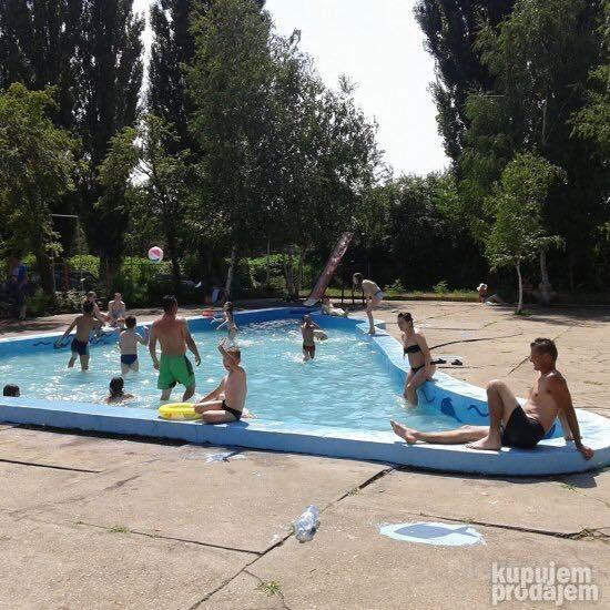 Restoran Sa Bazenom U Debeljaci Pancevo