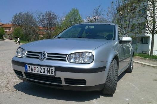 VW Golf Highline - 01