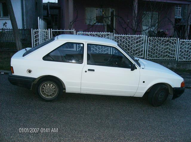 Ford-Escort-1-3--87