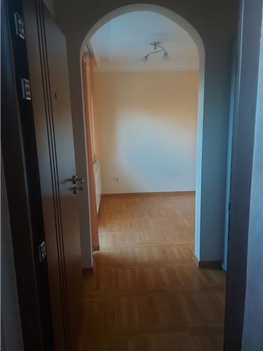 IZDAJEM ČETVEROSOBAN STAN