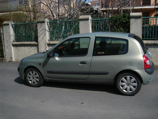 Renault Clio Authentique -01