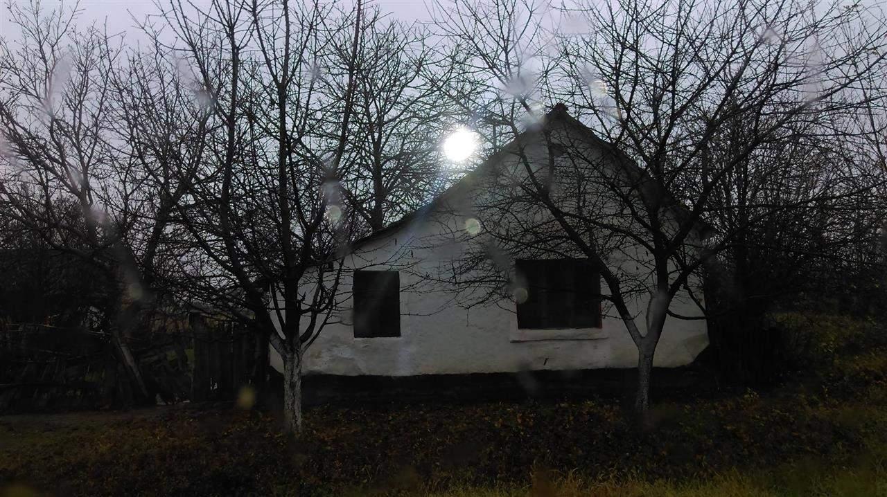 Prodajem-plac-sa-trošnom-kućom--