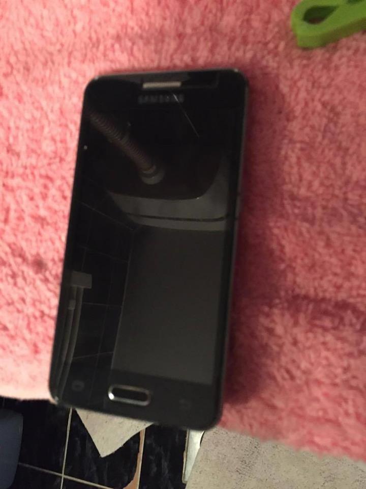Prodajem-telefon-marke-Samsung-Galaxy-Core-2