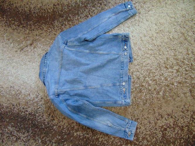 Levis