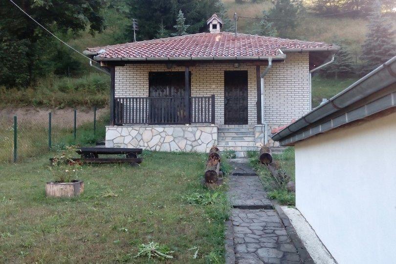 Prodajem-vikendicu-na-Gocu