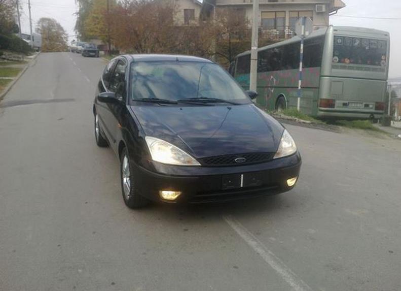 Ford-Focus-1-6--02