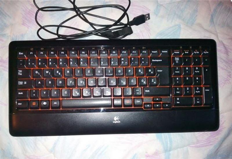 Tastatura-logitech-kao-nova