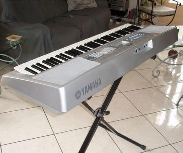 Aranžer Yamaha DGX230 Portable Grand
