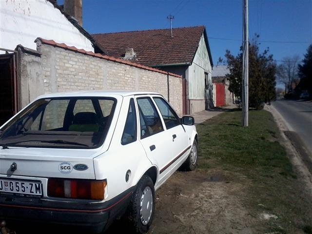 Ford-Eskort-89