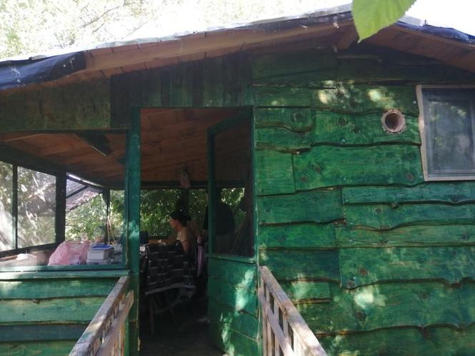 Prodajem vikendicu na obali Dunava,u Beogradu