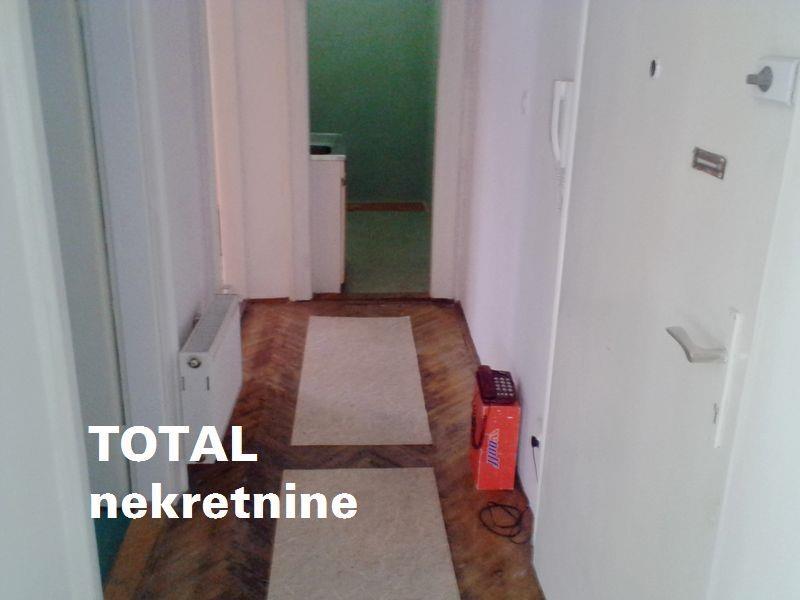 UKNJIZEN-jednoiposoban-stan-u-centru