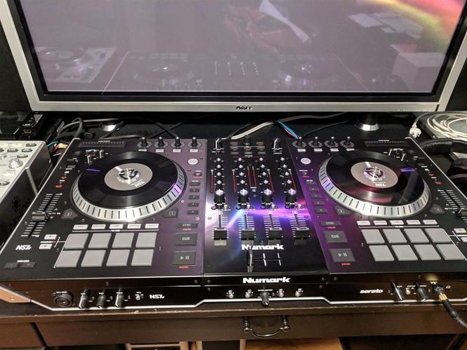 Numark NS7II 