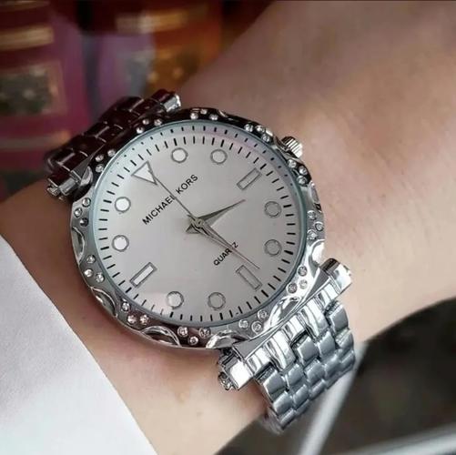 Michael Kors sat