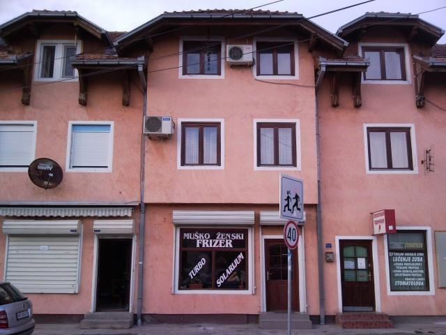 Stambeno-poslovni-objekat-u-Batajnici---hitno