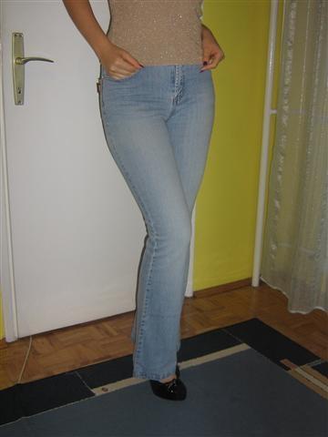 Svetlo plave farmerice
