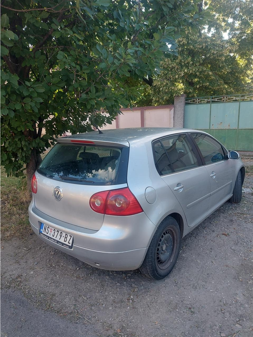 Volkswagen-Golf-5-1-9