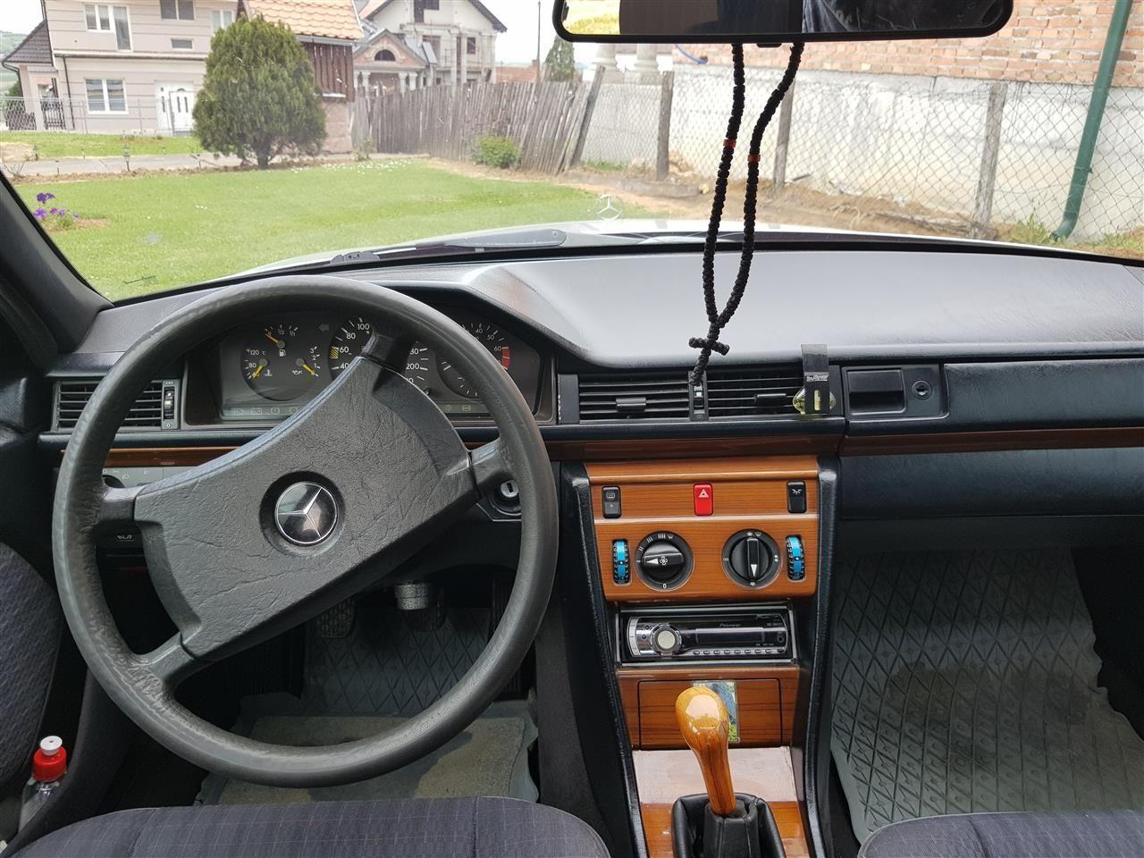 Mercedes-E230