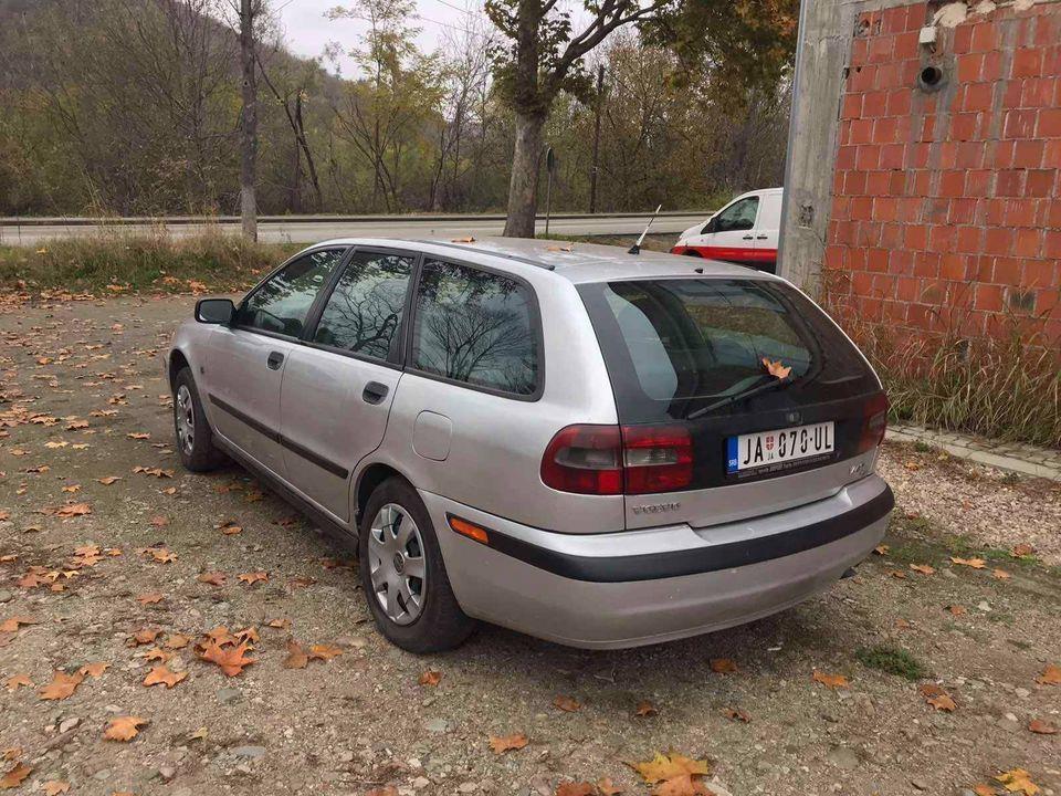 Volvo-v-40