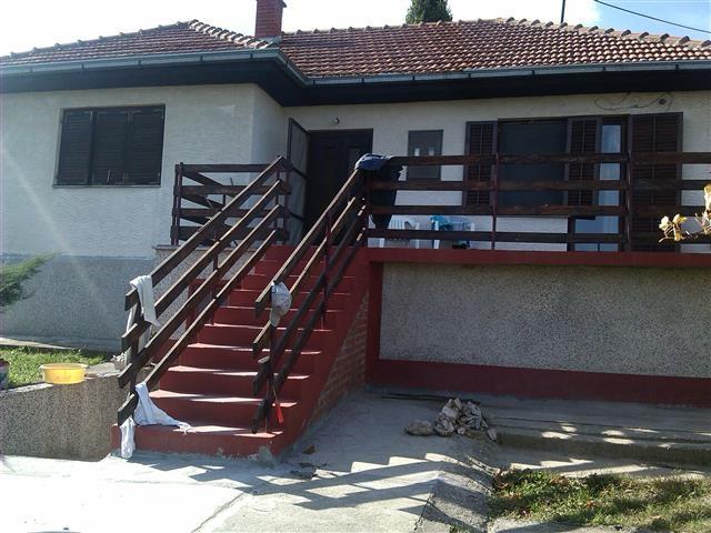 Vikend kuca 90m2 u Grockoj