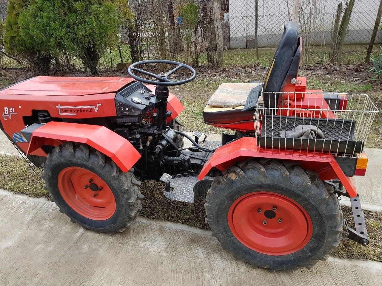 Traktor-TV821