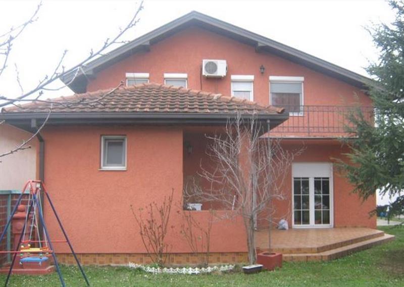 Kuca-od-160m2-u-Backa-Palanka