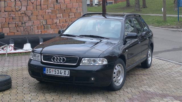 Audi A4 -00 u perfektnom stanju