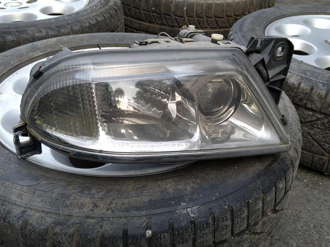 Alfa Romeo 166 far 