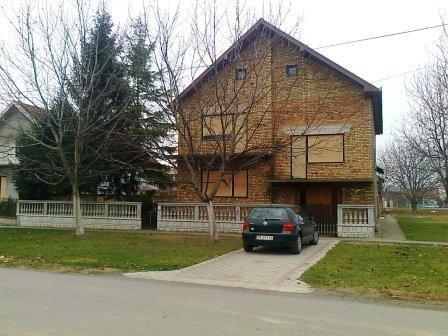 Kuca od 250m2 u Zrenjanjin, Perlez