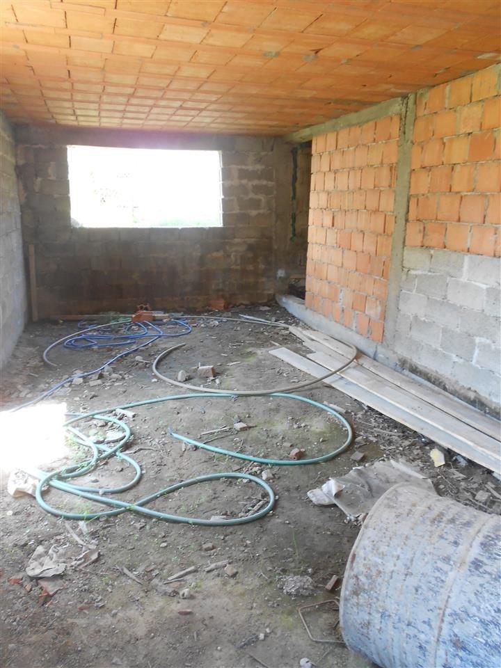 Izdajem-kucu-sa-placem-u-Kaludjerici-