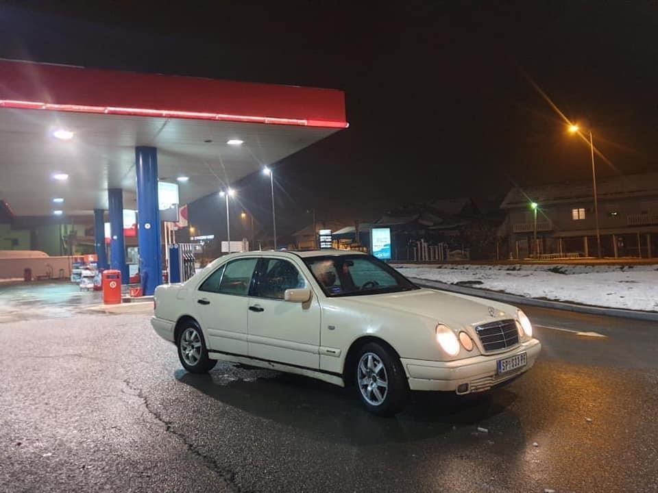 Mercedes-E220