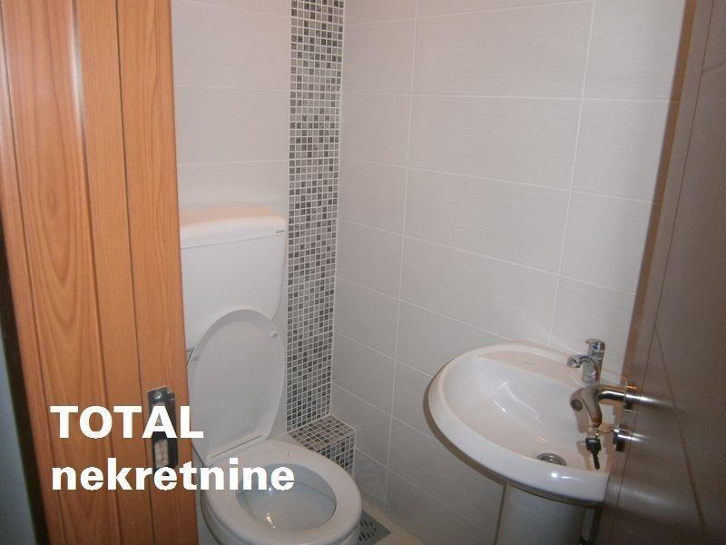 Uknjizen-trosoban-duplex-stan-u-centru
