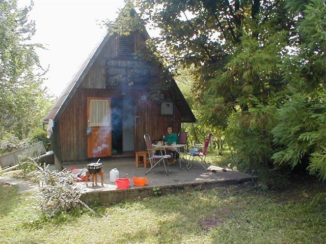 Vikendica-od--45m2---Banstol--Beograd-