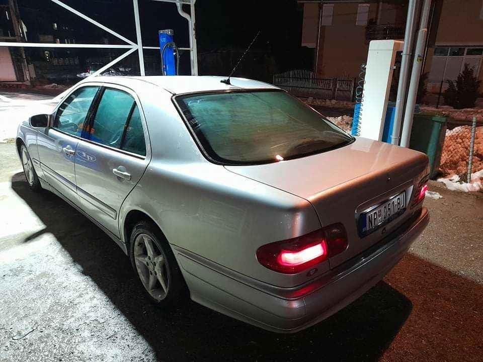 Mercedes-Benz-E-200-2-2cdi