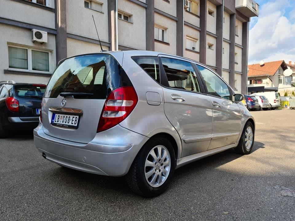 AUTOMOBIL