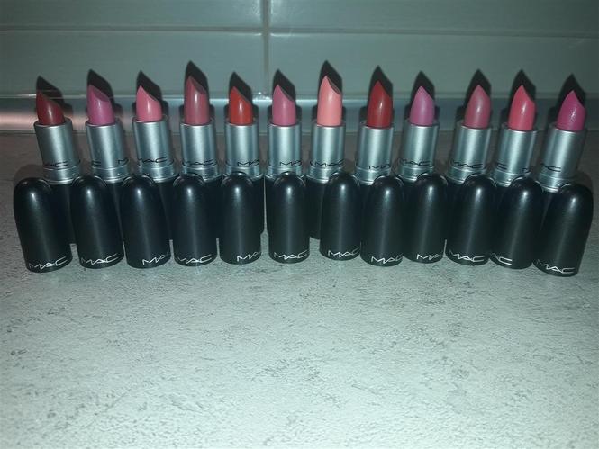 Mac satin karmini