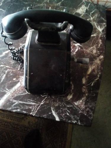 Stari telefon na okreta je