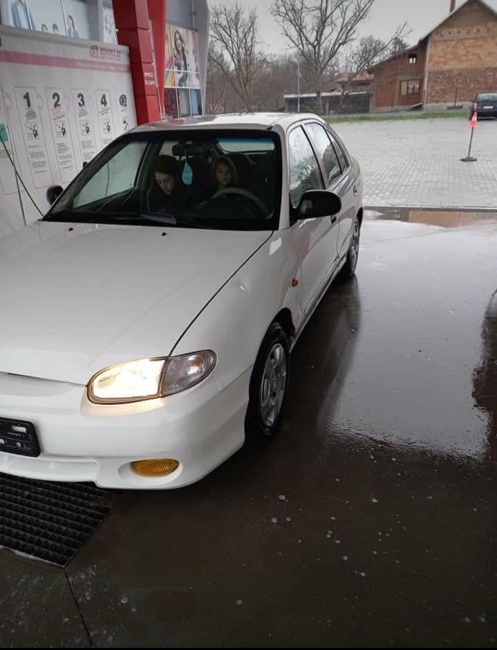 Hyundai-Accent-1-5-ben-automatic