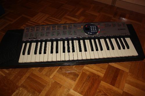 YAMAHA PSR-125 sintisajzer